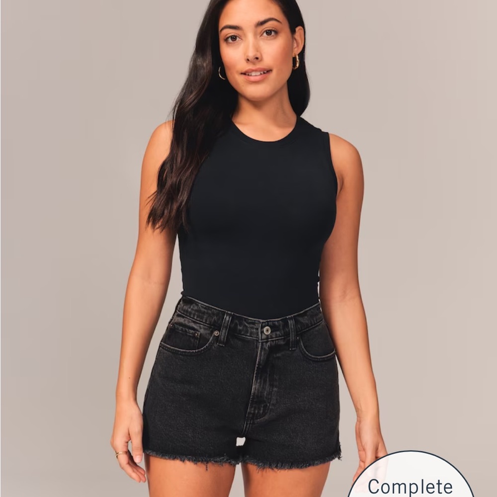 A&F High Waisted Curve Love Mom short